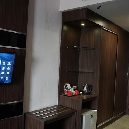 New Hollywood Hotel 北干巴鲁 外观 照片