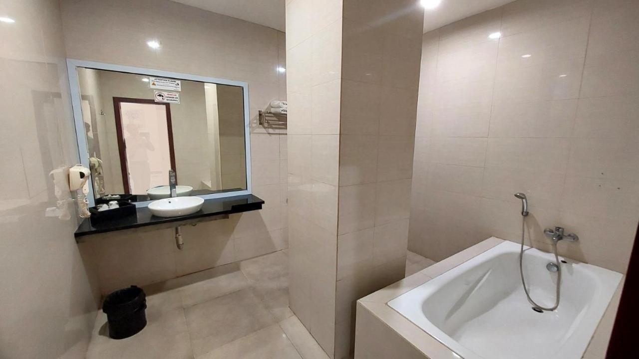 New Hollywood Hotel 北干巴鲁 外观 照片