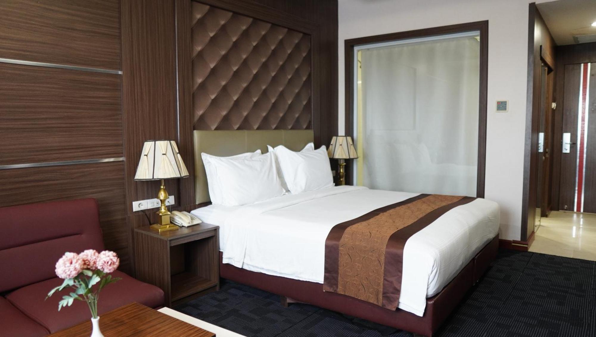 New Hollywood Hotel 北干巴鲁 外观 照片