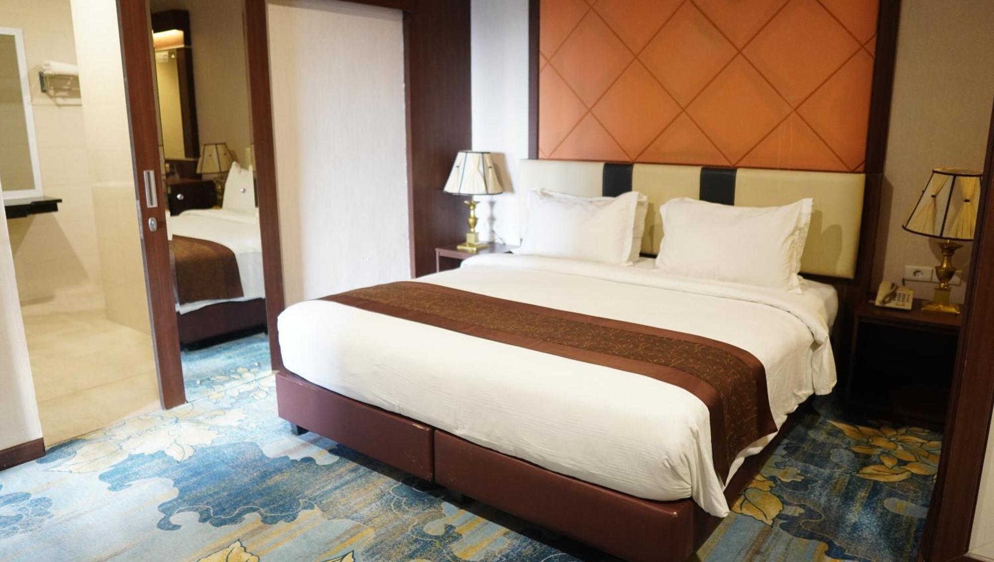 New Hollywood Hotel 北干巴鲁 外观 照片